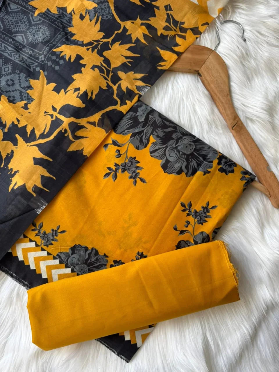 Bin Saeed Printed Lawn Unstitched 3 Piece Suit - K06