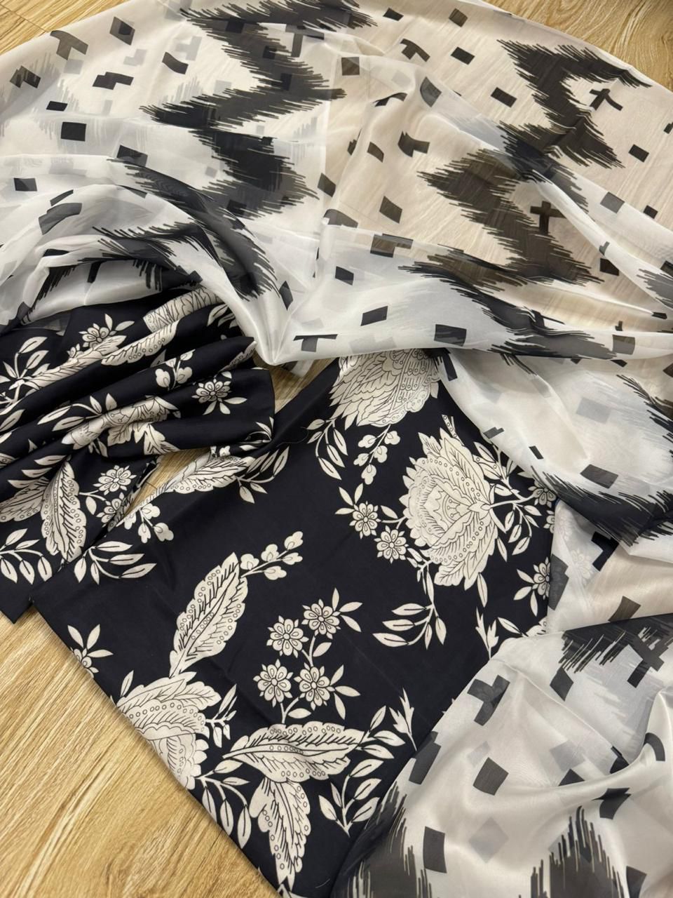 Swiss Lawn Digital Print 3-Pc Suit